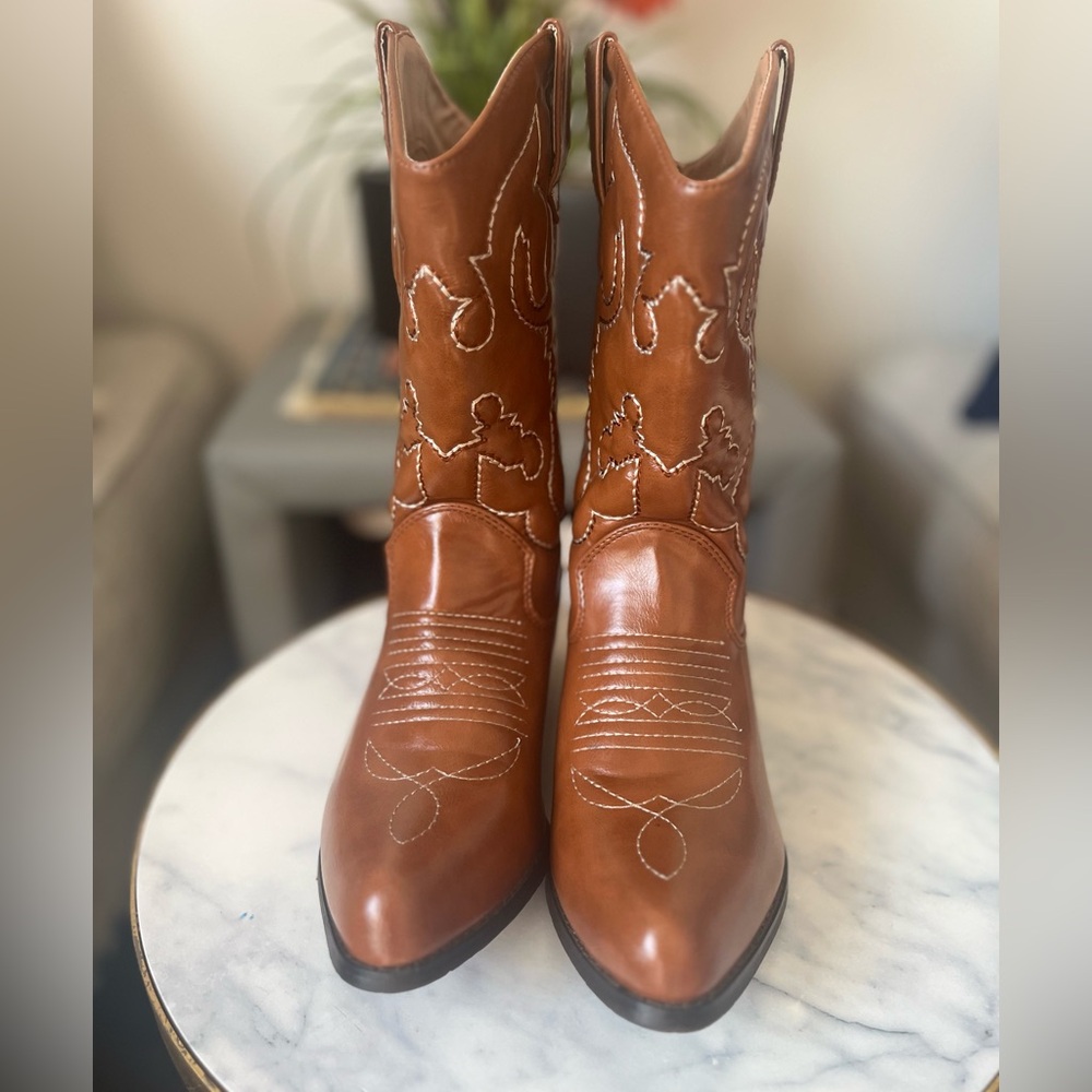Elegant Tan Leather Heeled Boots